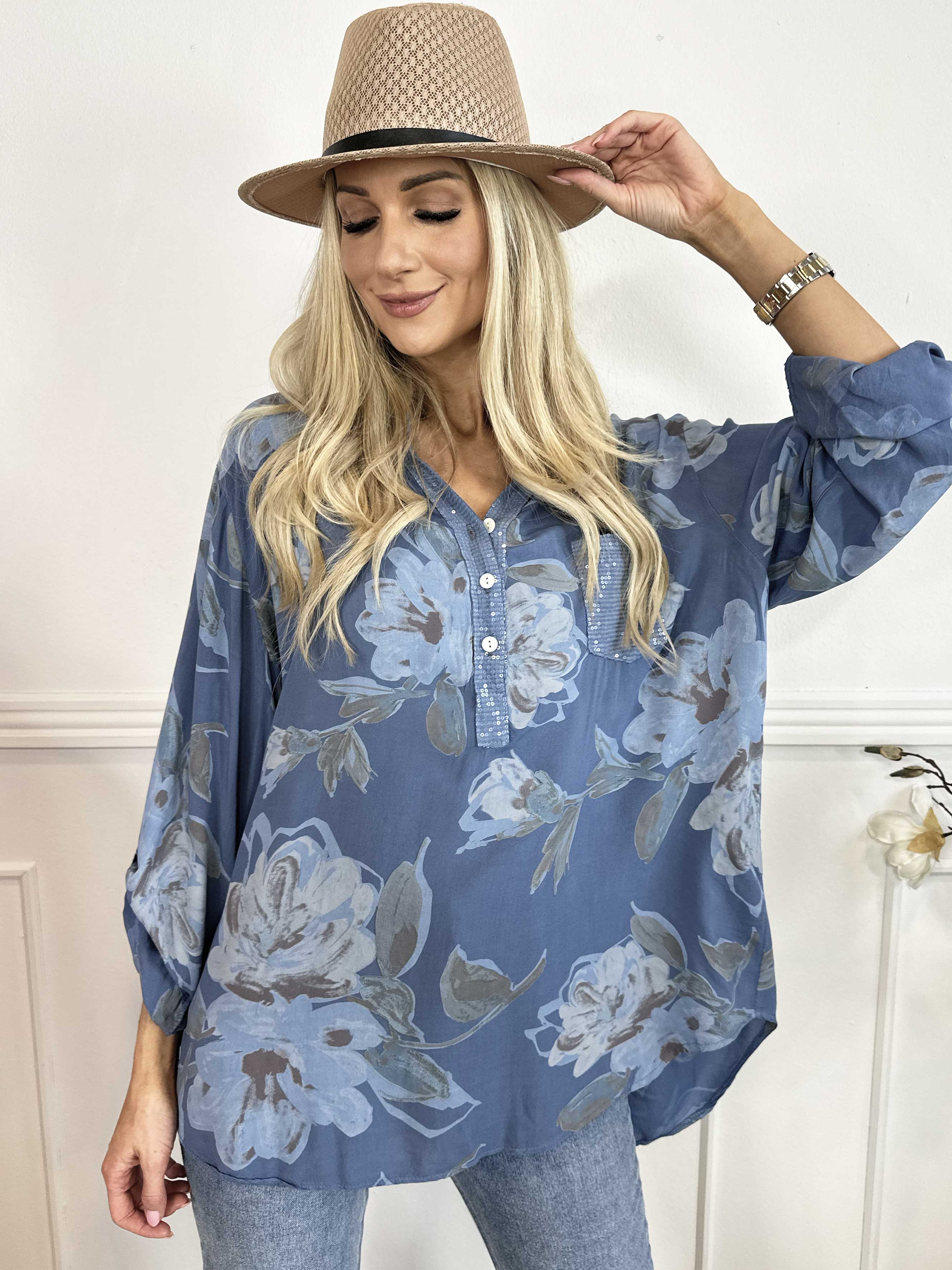 Ella - Sød tunika i viskose med blomster motiver